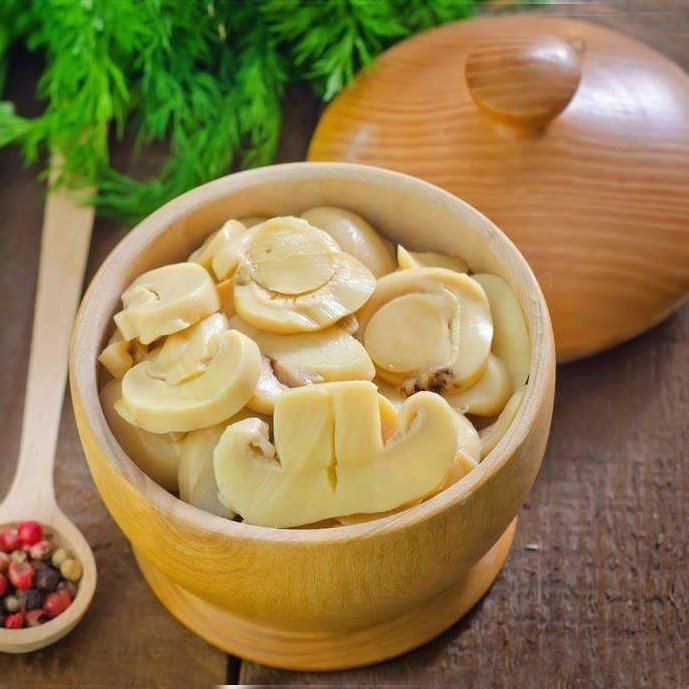 Brined slice white mushroom in drums